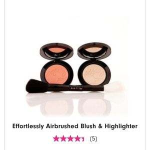 Mally efortlessly airbrushed